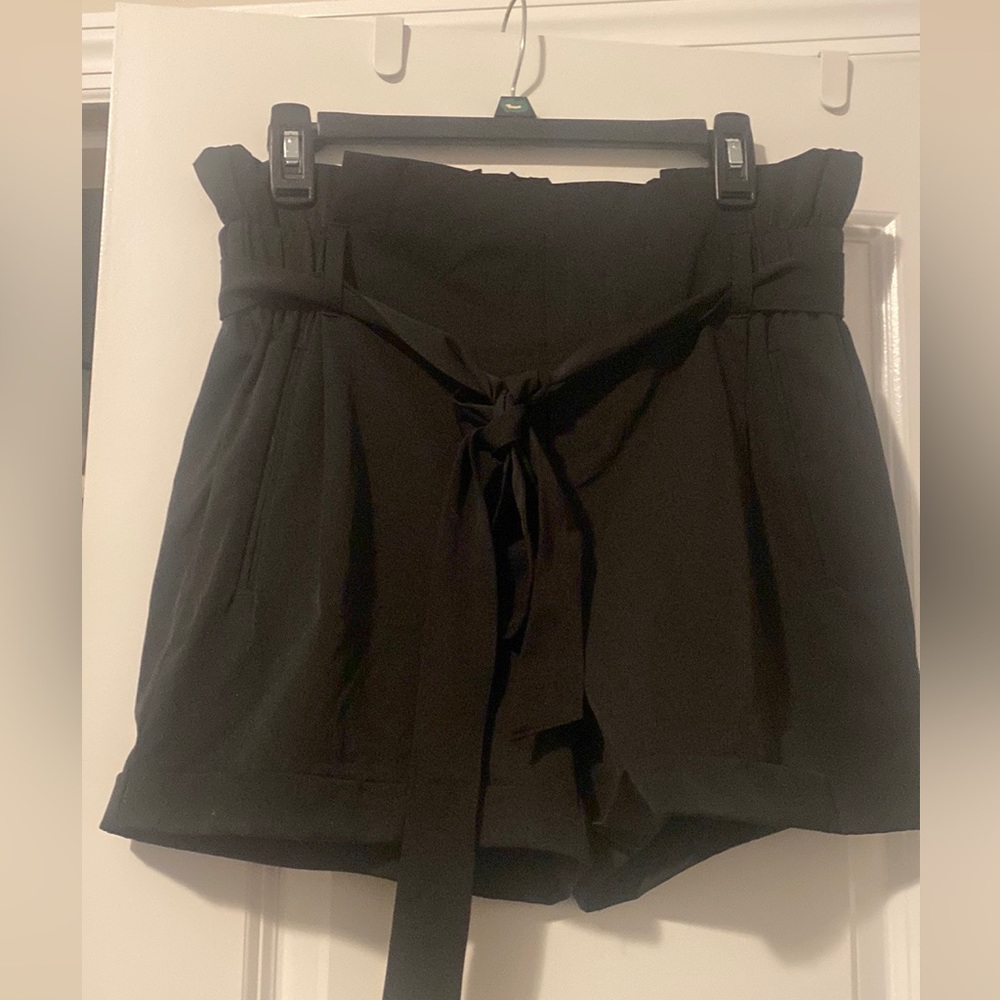 High-Waisted Paperbag shorts